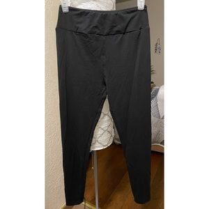 BNWT - LulaRoe Black Leggings ✨